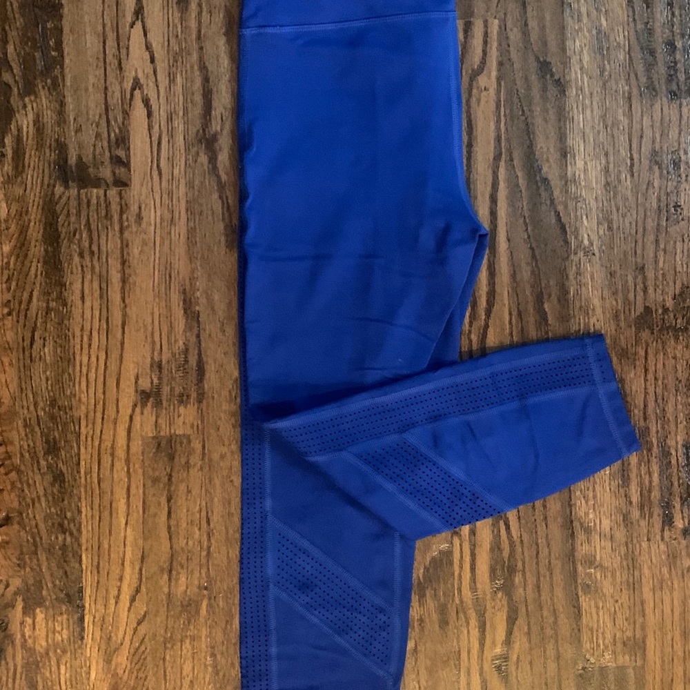 GapFit women’s activewear crop leggings